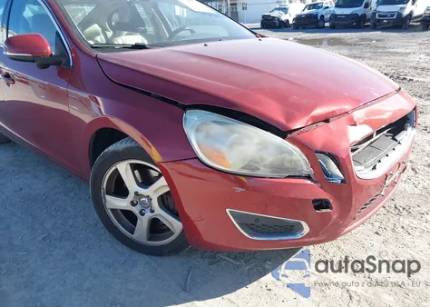 2012 Volvo S60 T5 z USA, uszkodzony, nr VIN YV1622FS0C2115225